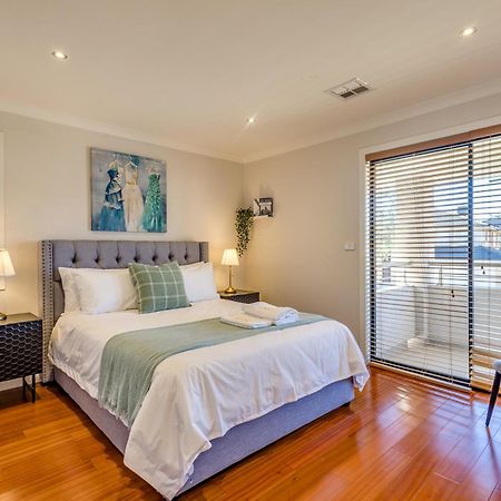 Stayau Magnificent Lakefront Villa Stunning Views Point Cook Luaran gambar