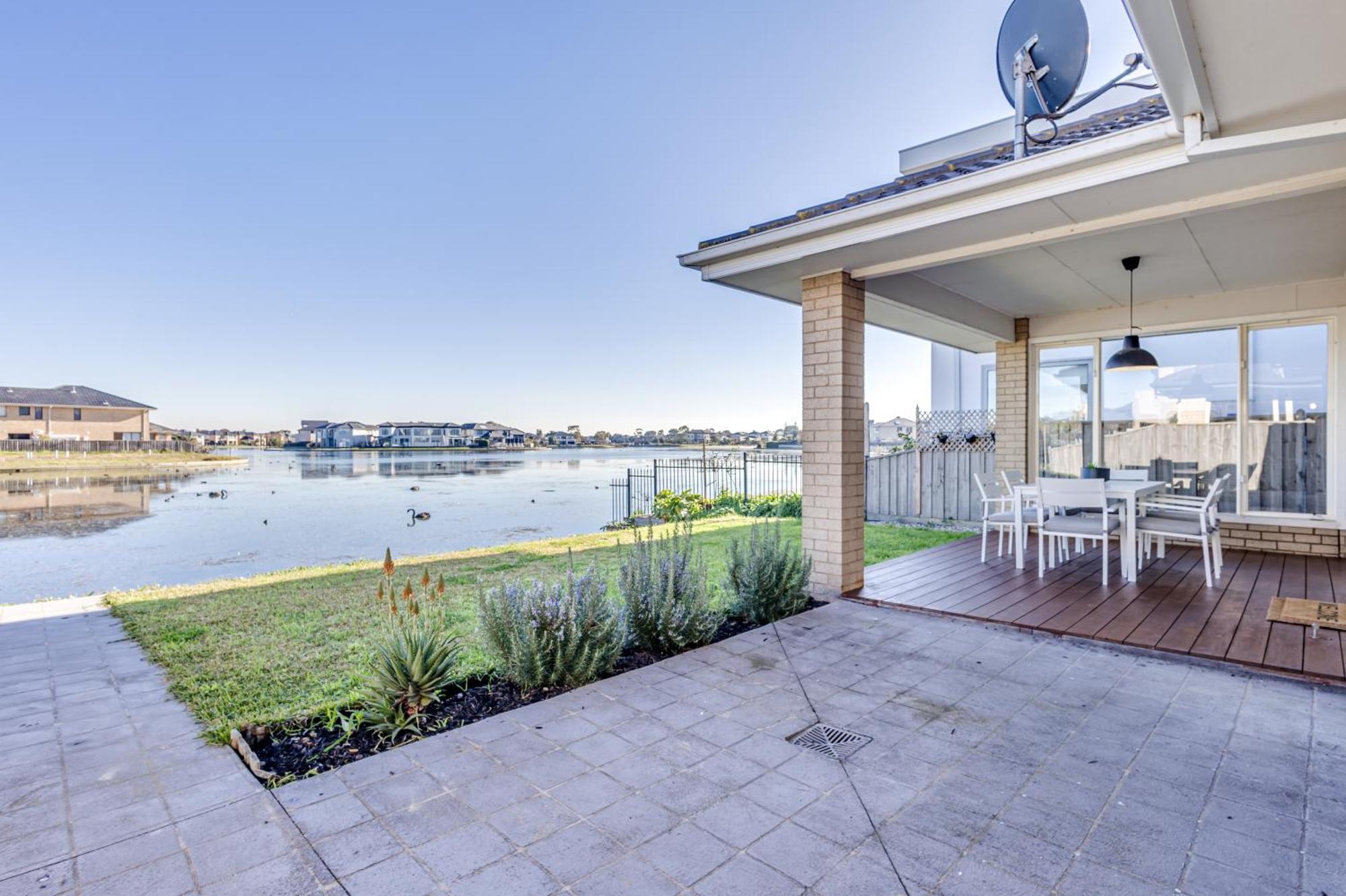 Stayau Magnificent Lakefront Villa Stunning Views Point Cook Luaran gambar
