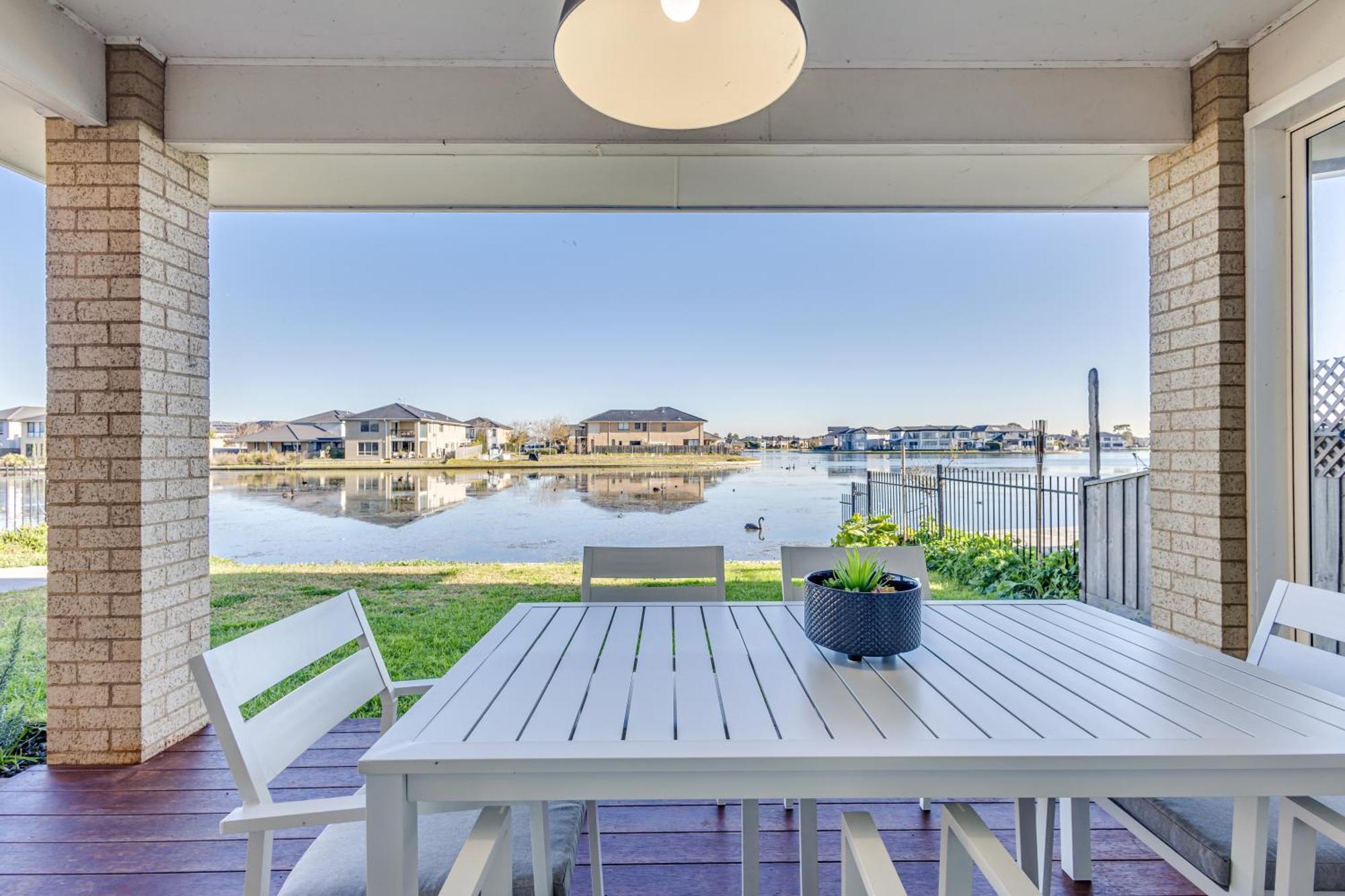 Stayau Magnificent Lakefront Villa Stunning Views Point Cook Luaran gambar